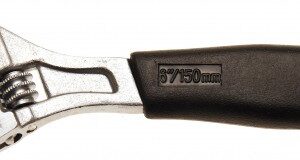 REF.:1440 Llave ajustable (inglesa) con mango de plástico suave máx. 20 mm